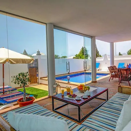 Villa Maria Del Risco By Buenavilla