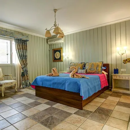 Maria Del Risco By Buenavilla *